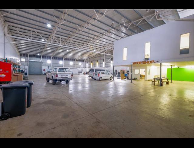 1,150M² WAREHOUSE RENTED IN CAPRICORN